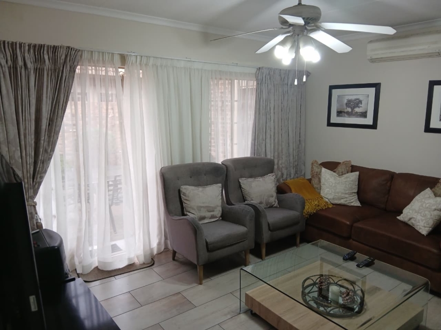 To Let 3 Bedroom Property for Rent in Greenstone Hill Gauteng