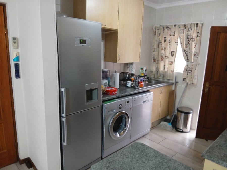 To Let 3 Bedroom Property for Rent in Greenstone Hill Gauteng
