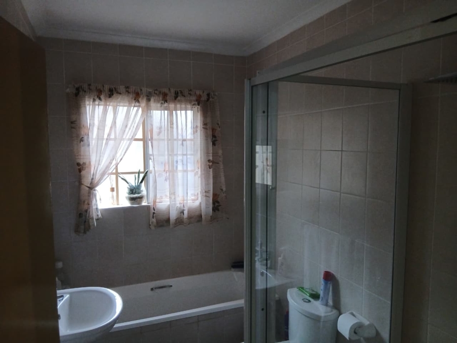 To Let 3 Bedroom Property for Rent in Greenstone Hill Gauteng