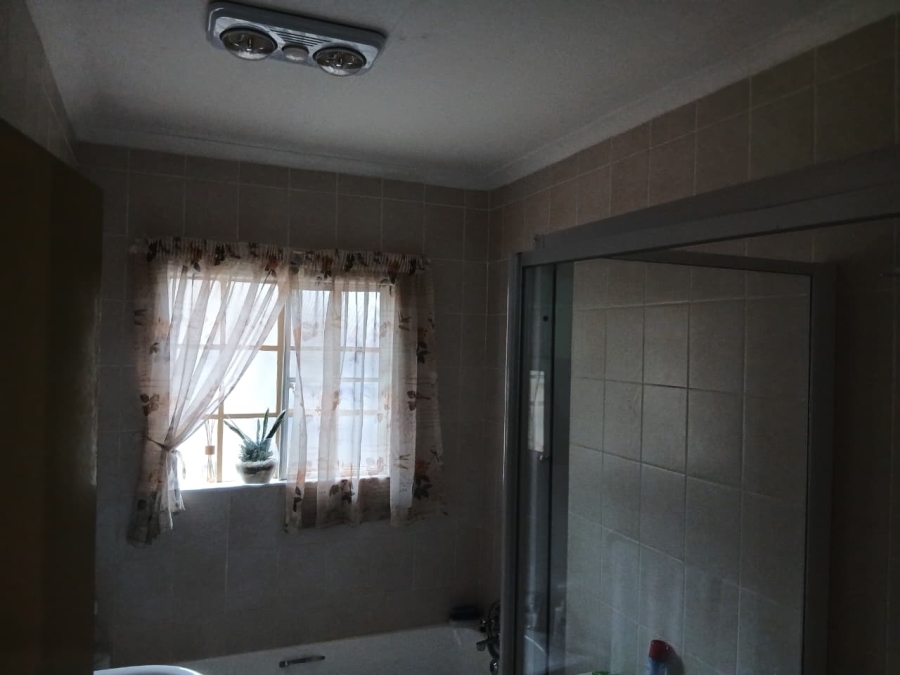 To Let 3 Bedroom Property for Rent in Greenstone Hill Gauteng