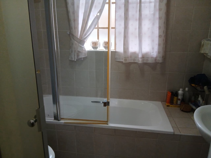 To Let 3 Bedroom Property for Rent in Greenstone Hill Gauteng