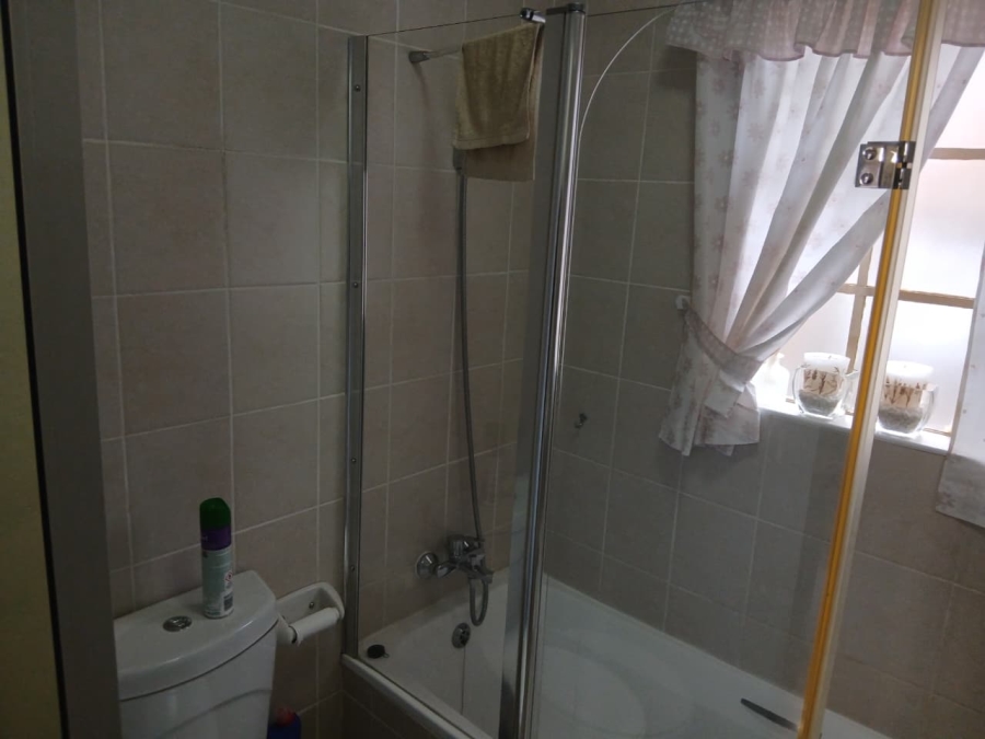 To Let 3 Bedroom Property for Rent in Greenstone Hill Gauteng
