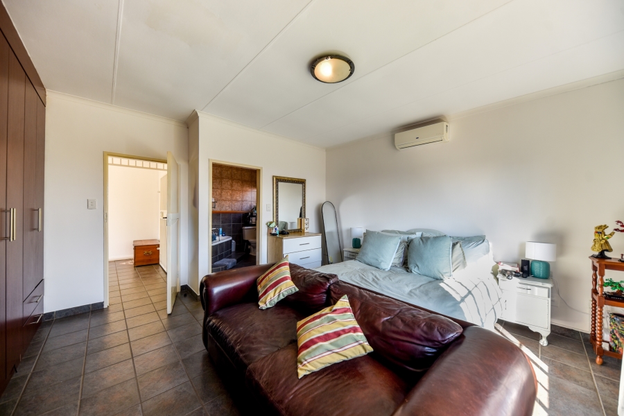 To Let 5 Bedroom Property for Rent in Zwartkop Gauteng