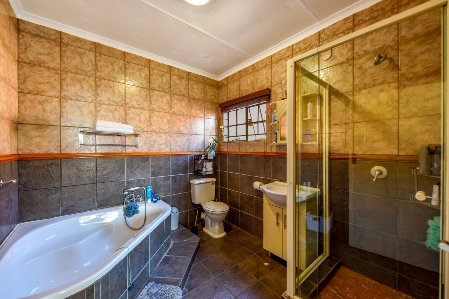 To Let 5 Bedroom Property for Rent in Zwartkop Gauteng
