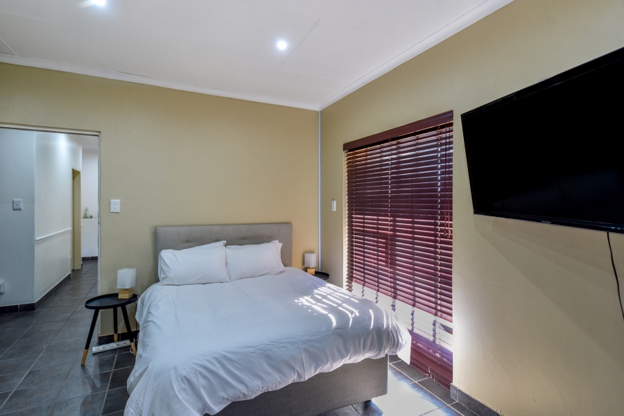 To Let 5 Bedroom Property for Rent in Zwartkop Gauteng