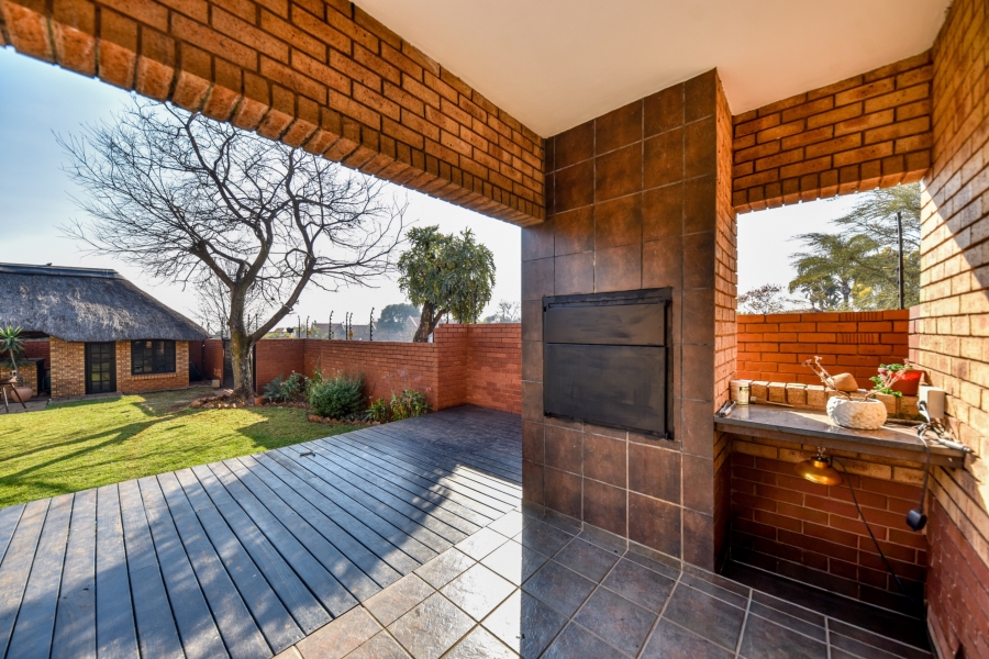 To Let 5 Bedroom Property for Rent in Zwartkop Gauteng