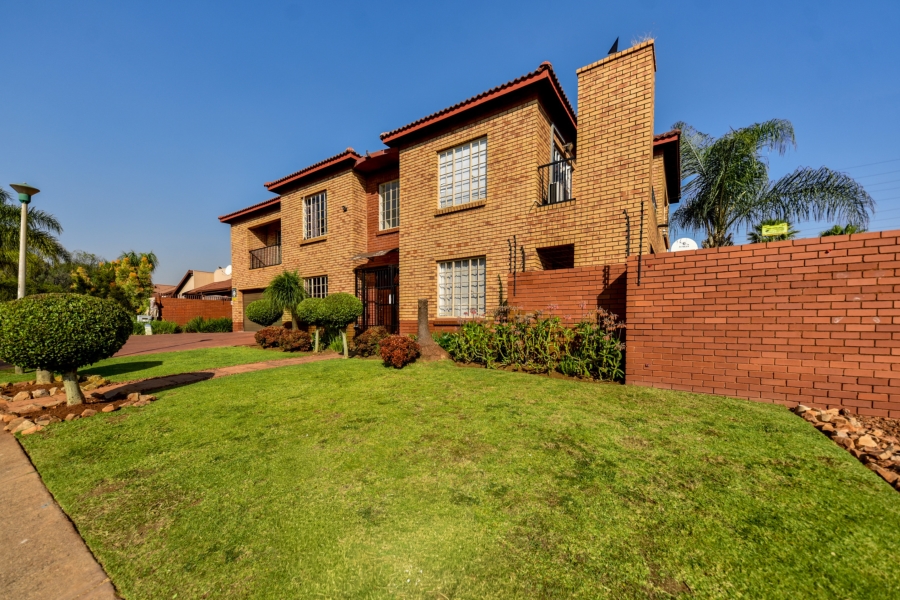 To Let 5 Bedroom Property for Rent in Zwartkop Gauteng