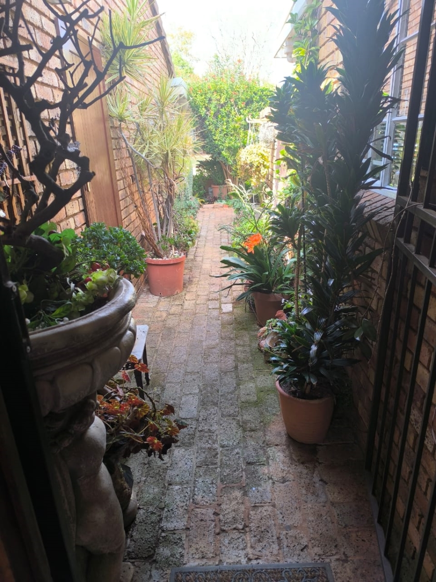 2 Bedroom Property for Sale in Brummeria Gauteng