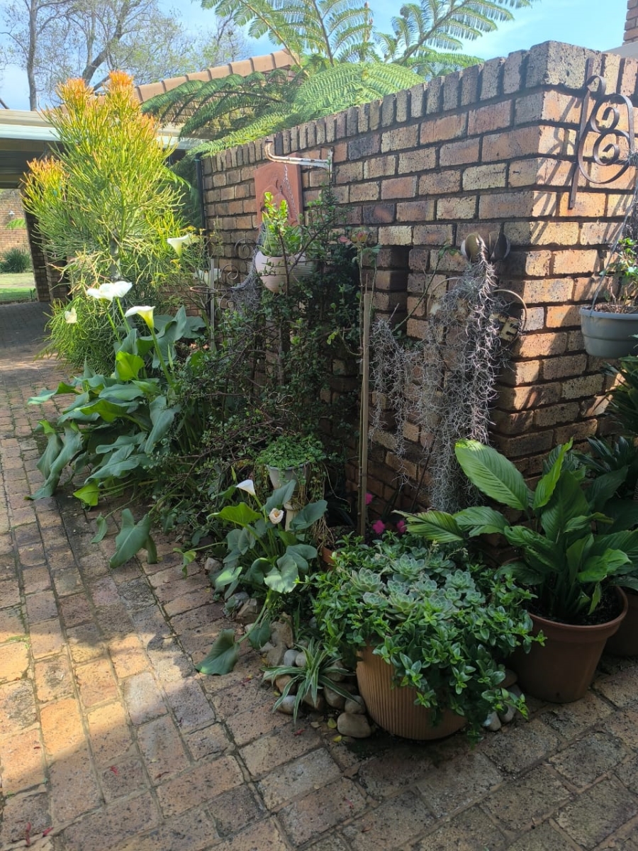 2 Bedroom Property for Sale in Brummeria Gauteng