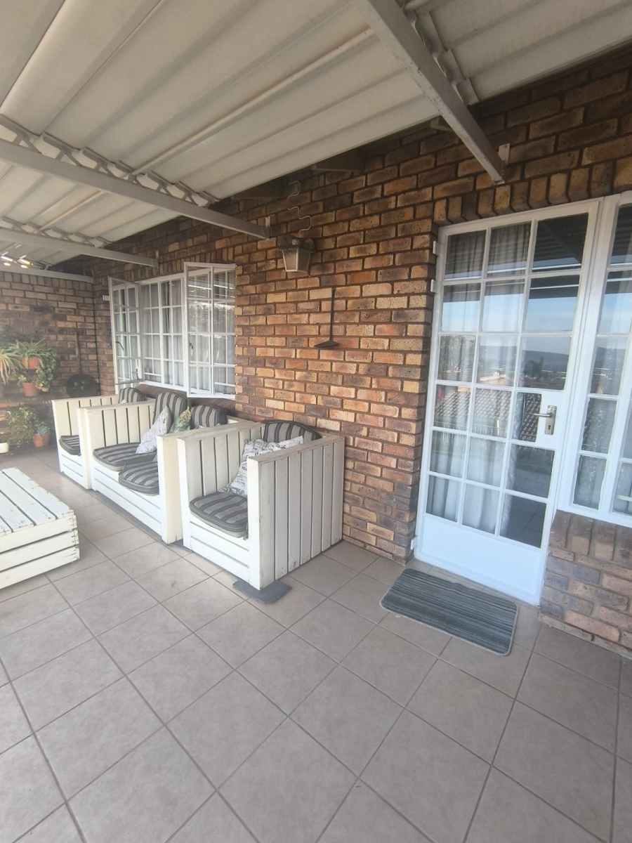 2 Bedroom Property for Sale in Brummeria Gauteng