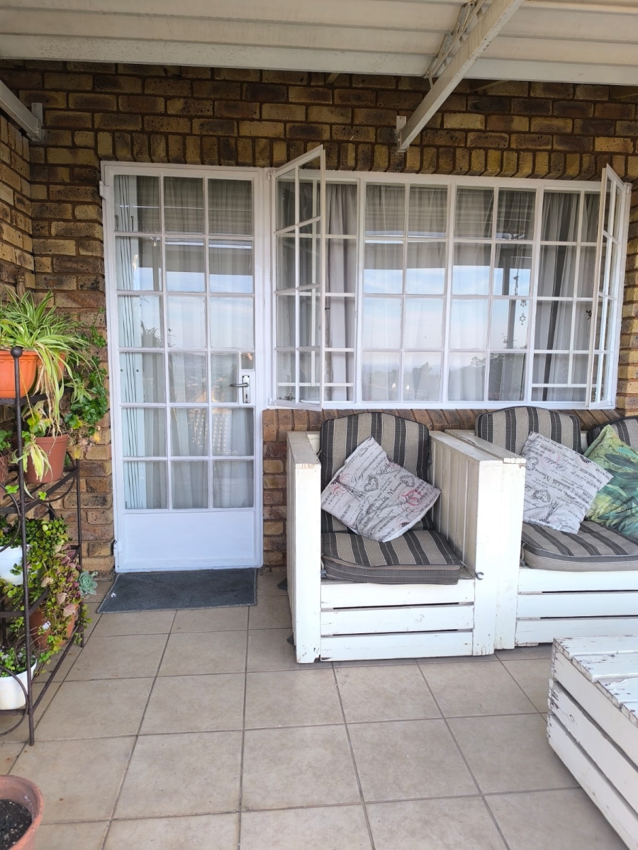 2 Bedroom Property for Sale in Brummeria Gauteng