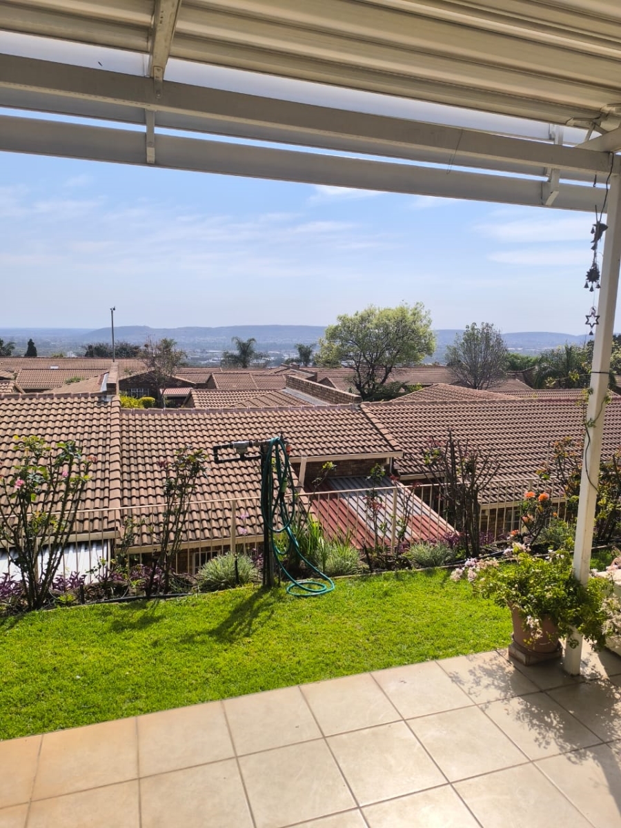 2 Bedroom Property for Sale in Brummeria Gauteng