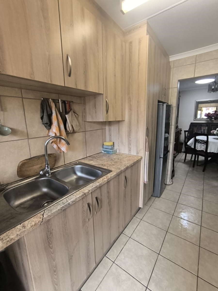 2 Bedroom Property for Sale in Brummeria Gauteng