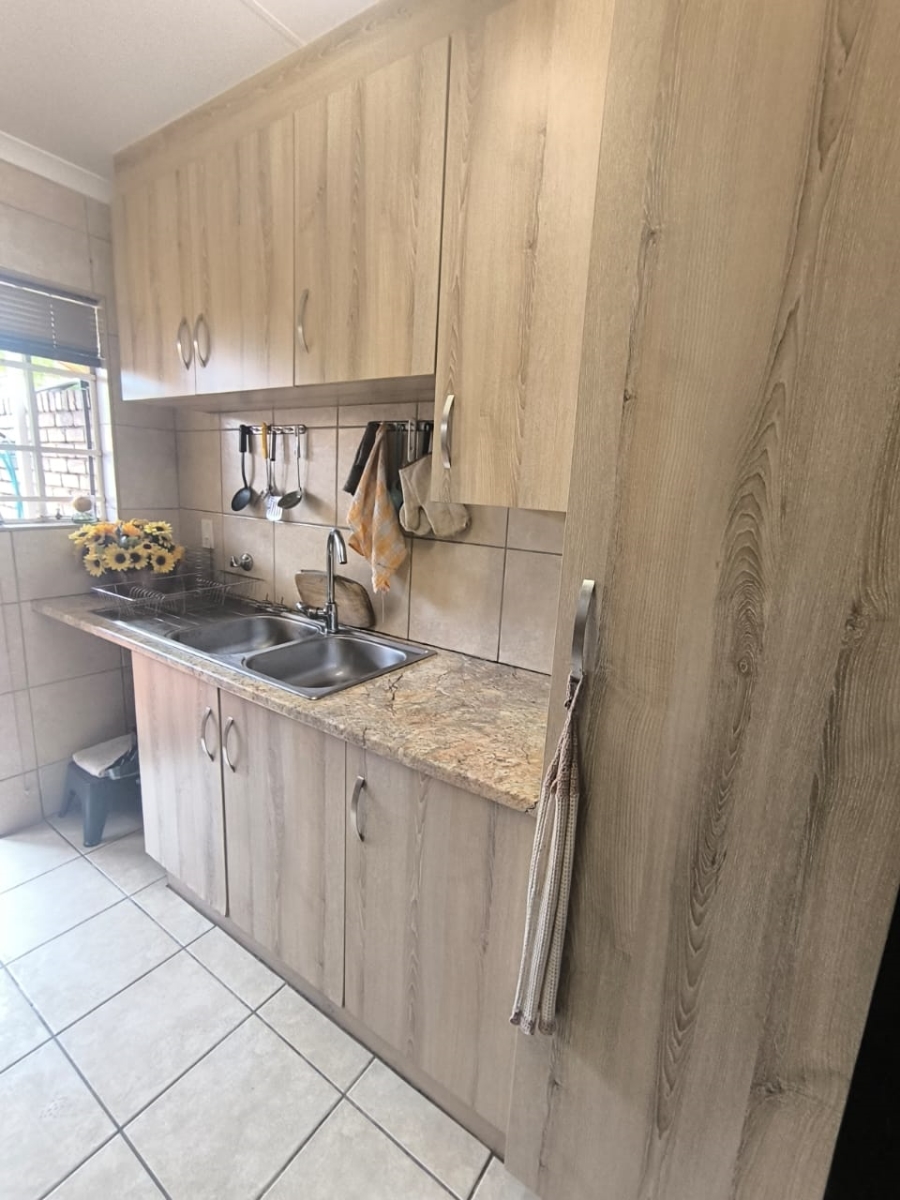 2 Bedroom Property for Sale in Brummeria Gauteng