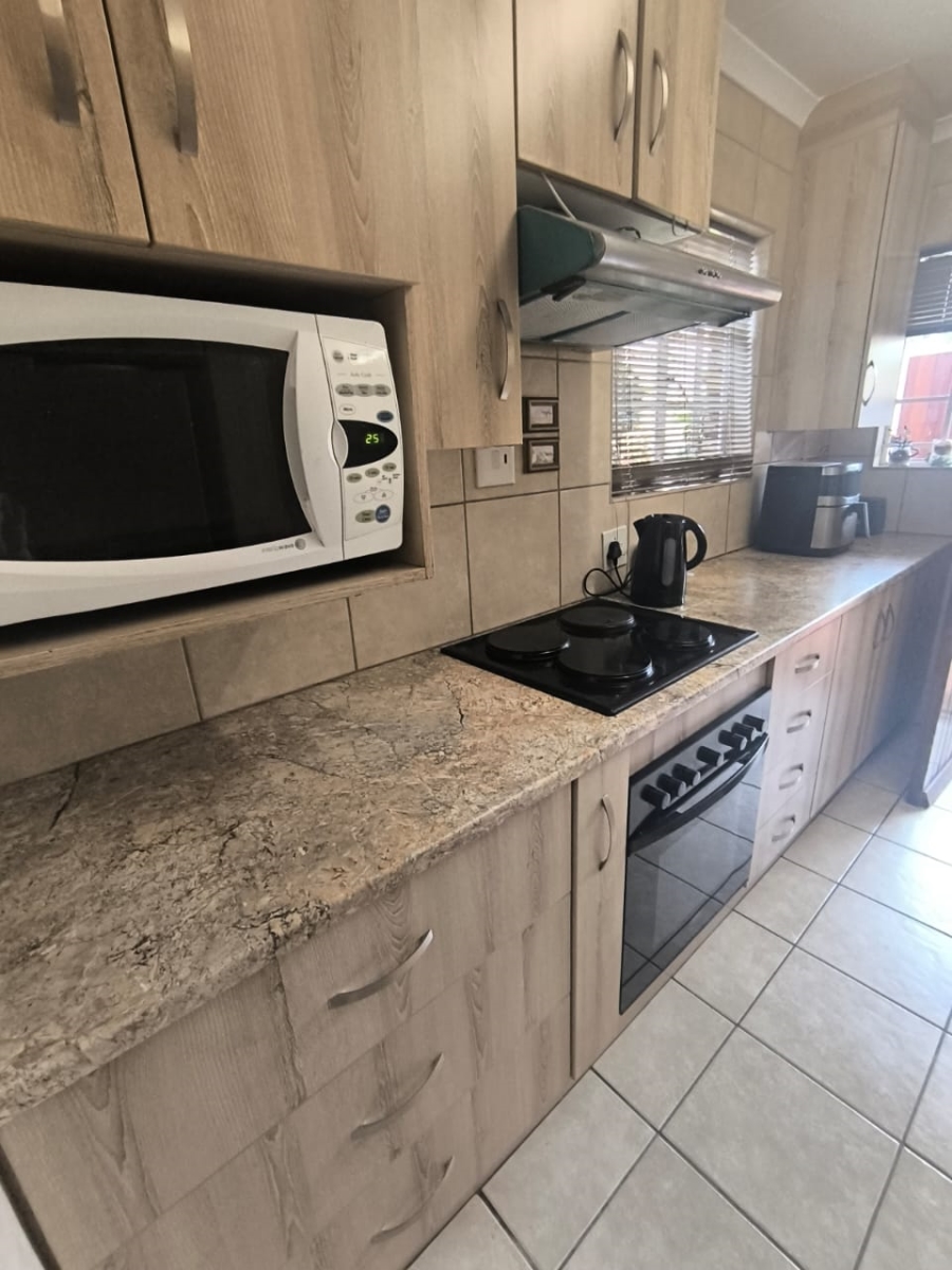 2 Bedroom Property for Sale in Brummeria Gauteng