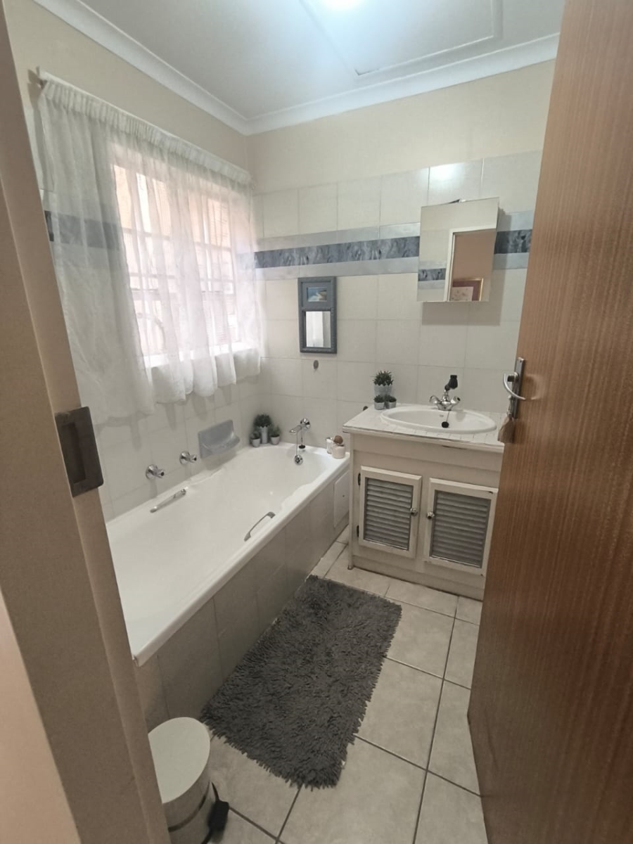 2 Bedroom Property for Sale in Brummeria Gauteng