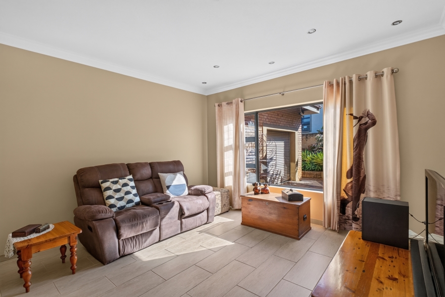 3 Bedroom Property for Sale in Faerie Glen Gauteng