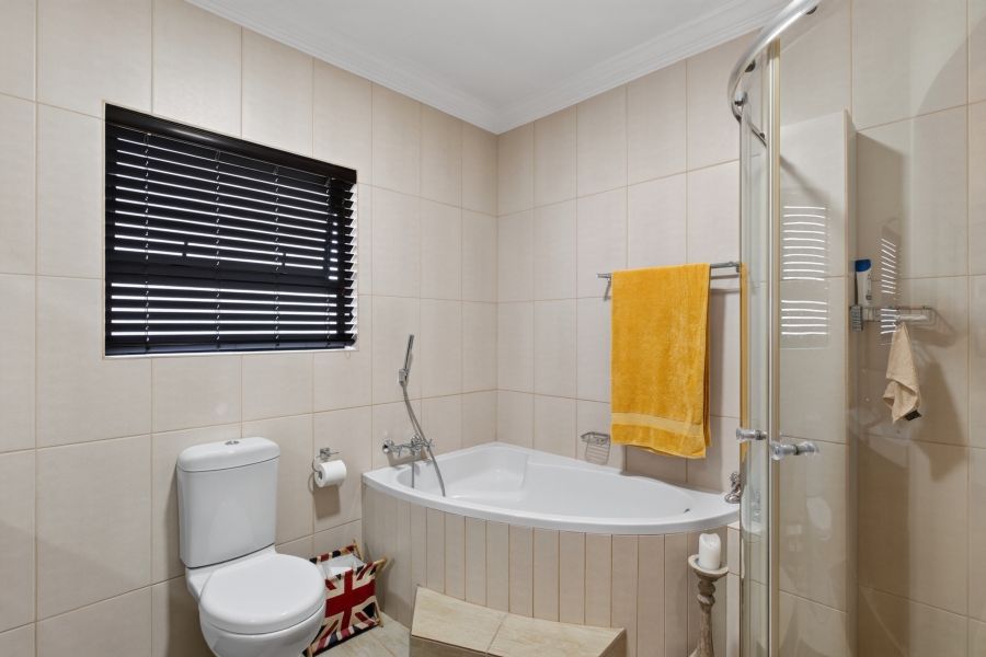 3 Bedroom Property for Sale in Faerie Glen Gauteng