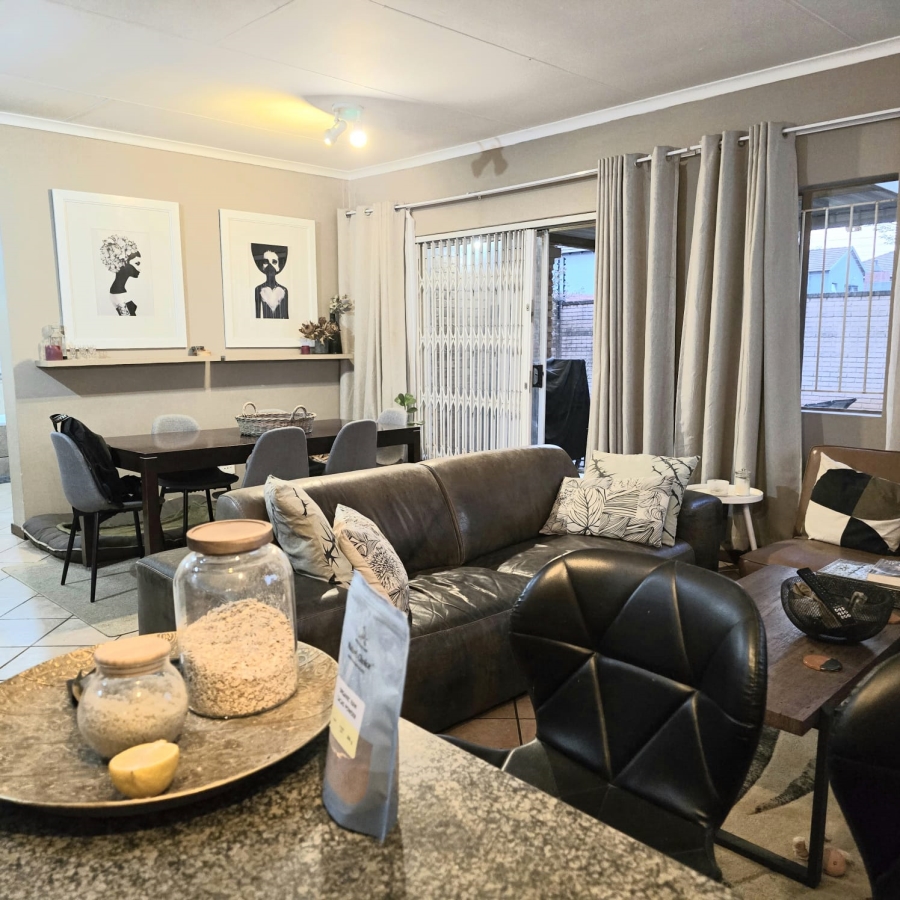 2 Bedroom Property for Sale in Equestria Gauteng