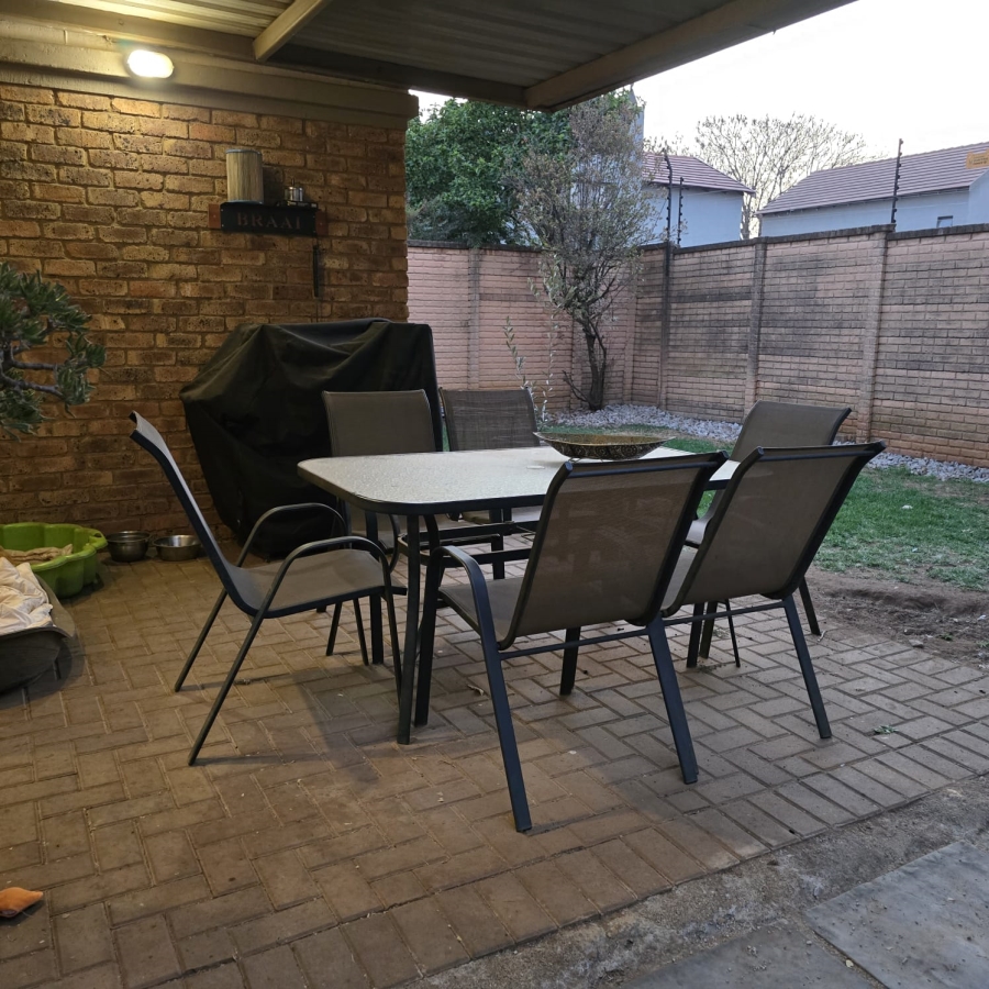 2 Bedroom Property for Sale in Equestria Gauteng
