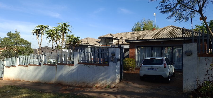 To Let 4 Bedroom Property for Rent in Cyrildene Gauteng