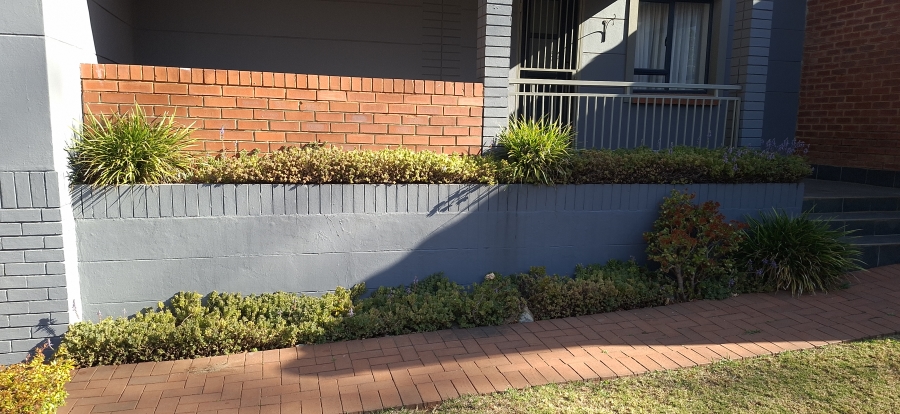 To Let 4 Bedroom Property for Rent in Cyrildene Gauteng