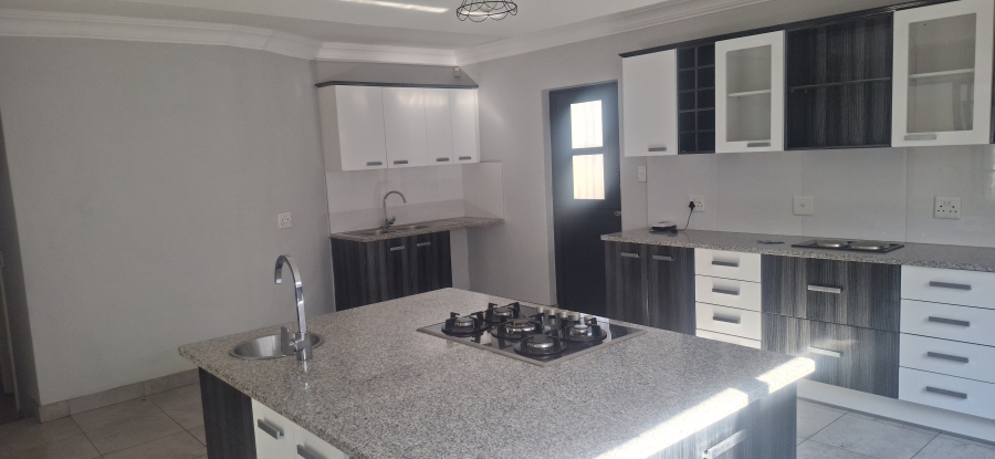 To Let 4 Bedroom Property for Rent in Cyrildene Gauteng