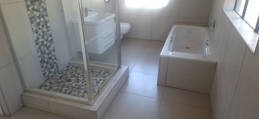 To Let 4 Bedroom Property for Rent in Cyrildene Gauteng