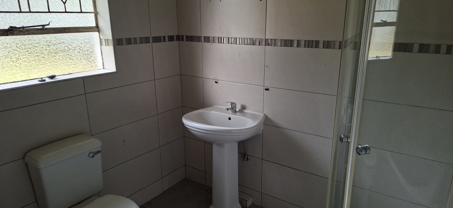 To Let 4 Bedroom Property for Rent in Windsor East Gauteng