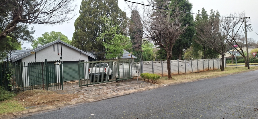 To Let 4 Bedroom Property for Rent in Windsor East Gauteng