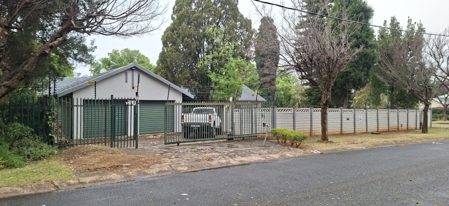 4 Bedroom Property for Sale in Windsor East Gauteng