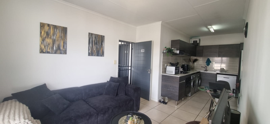 To Let 1 Bedroom Property for Rent in Olivedale Gauteng
