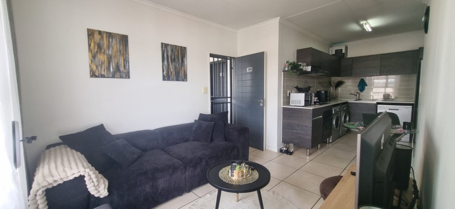 To Let 1 Bedroom Property for Rent in Olivedale Gauteng