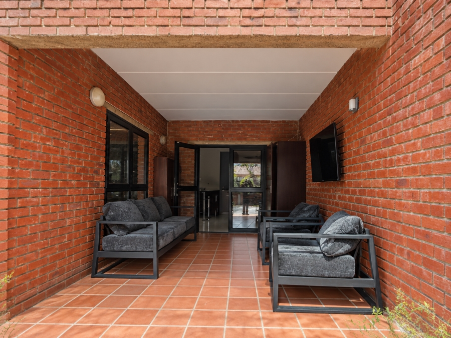 2 Bedroom Property for Sale in Atholl Gardens Gauteng