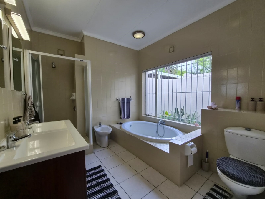 To Let 4 Bedroom Property for Rent in Parkmore Gauteng
