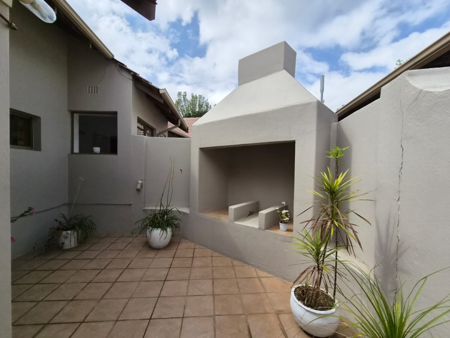 To Let 4 Bedroom Property for Rent in Parkmore Gauteng