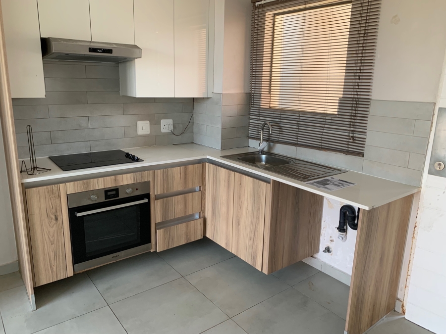 1 Bedroom Property for Sale in Lombardy Estate Gauteng