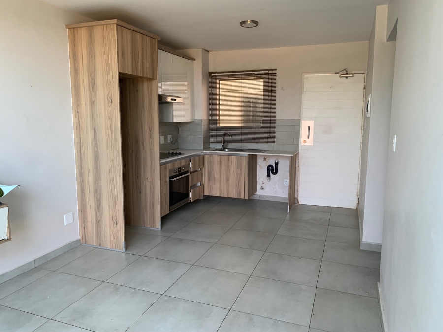 1 Bedroom Property for Sale in Lombardy Estate Gauteng