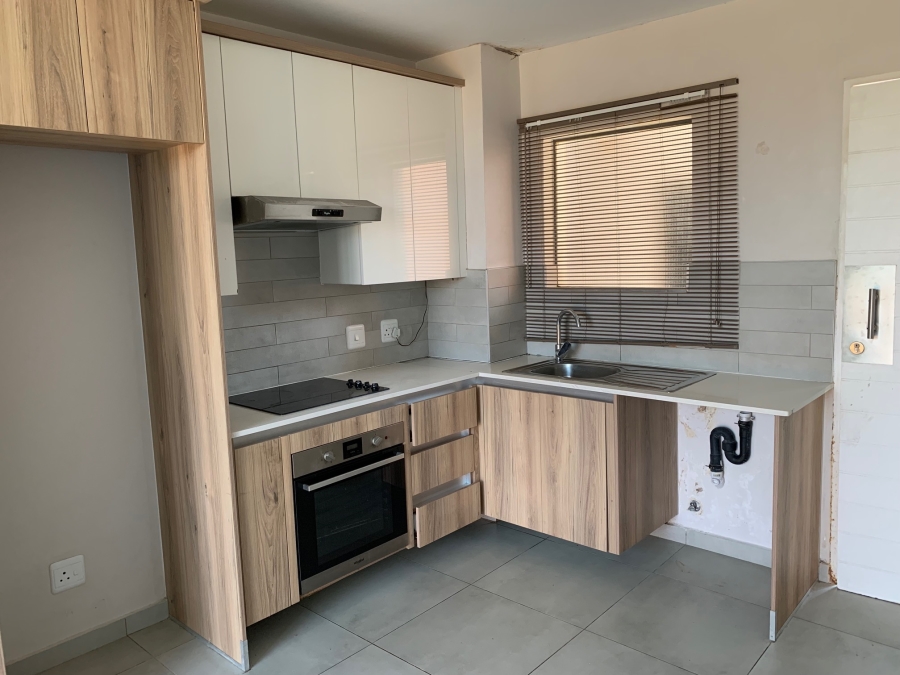 1 Bedroom Property for Sale in Lombardy Estate Gauteng