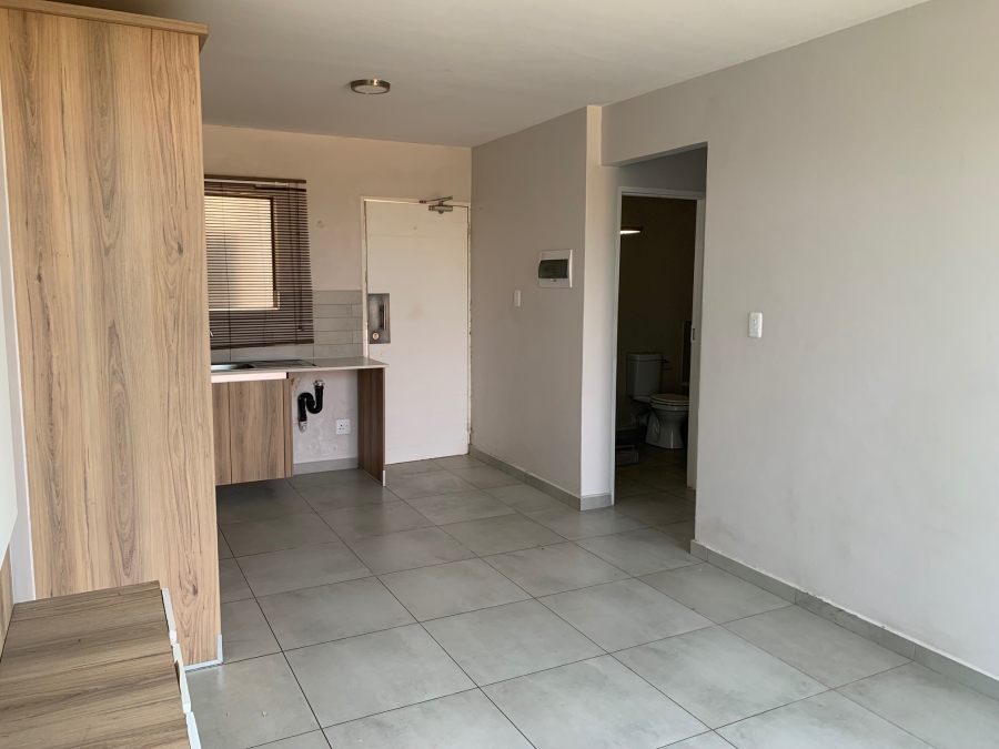 1 Bedroom Property for Sale in Lombardy Estate Gauteng