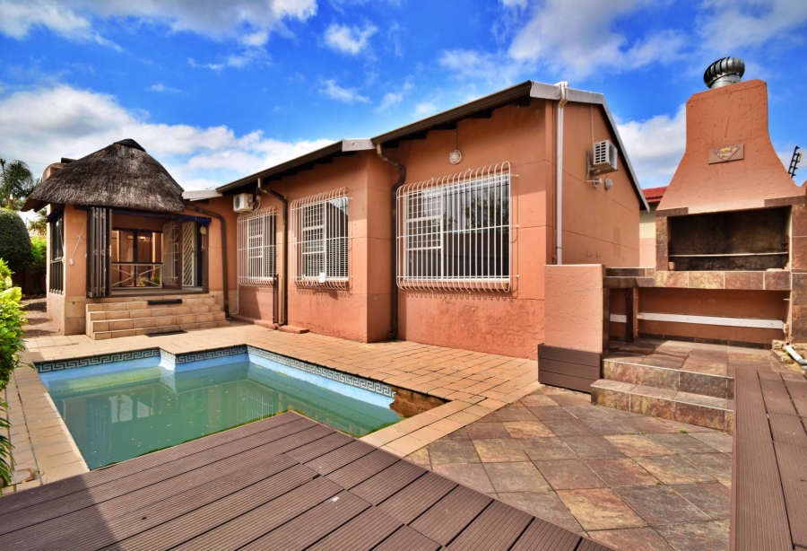 3 Bedroom Property for Sale in Bromhof Gauteng
