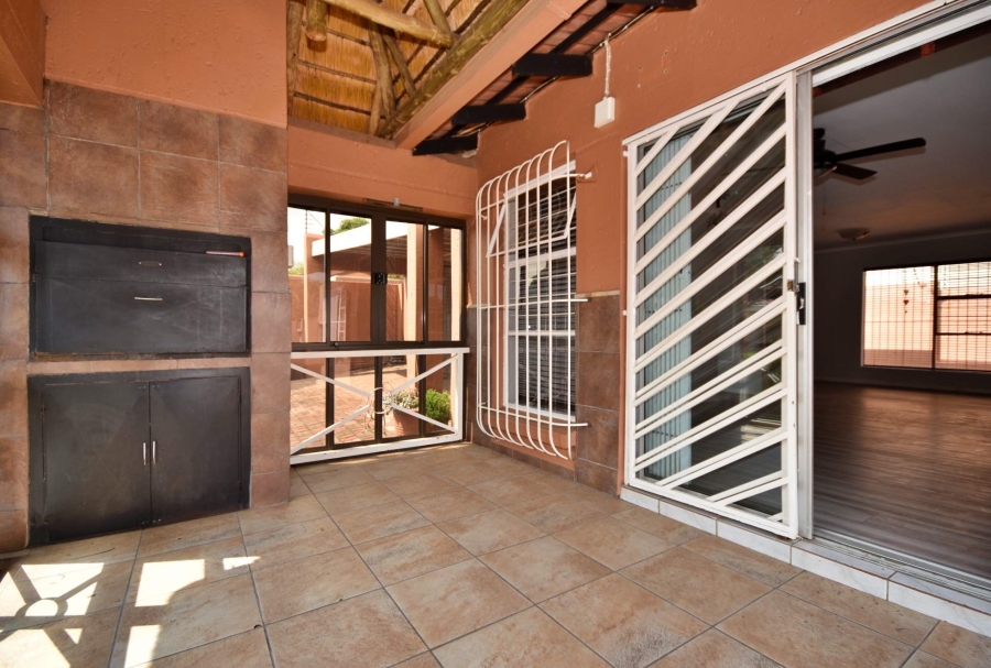 3 Bedroom Property for Sale in Bromhof Gauteng