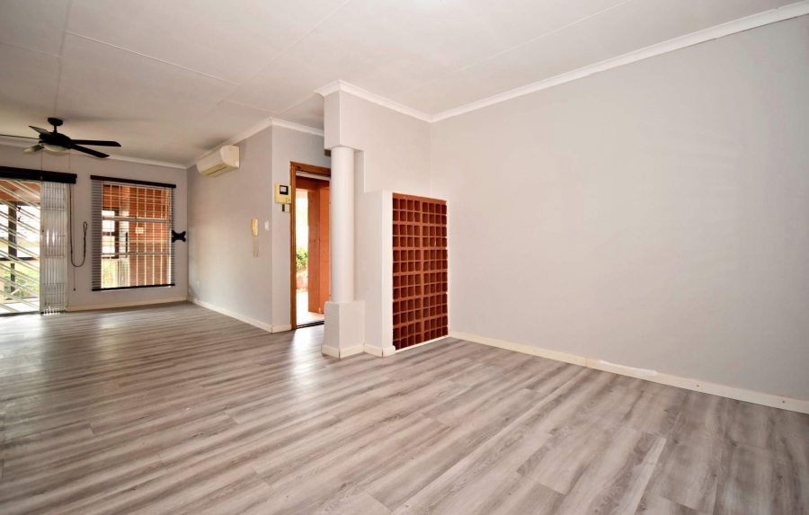 3 Bedroom Property for Sale in Bromhof Gauteng