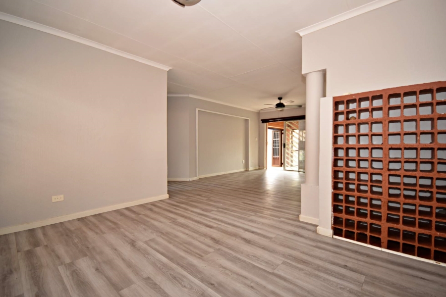 3 Bedroom Property for Sale in Bromhof Gauteng
