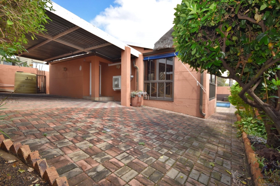 3 Bedroom Property for Sale in Bromhof Gauteng