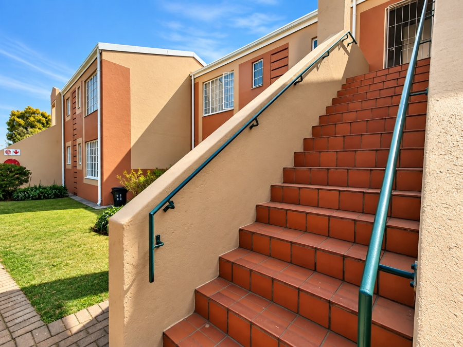 2 Bedroom Property for Sale in Farrarmere Gauteng