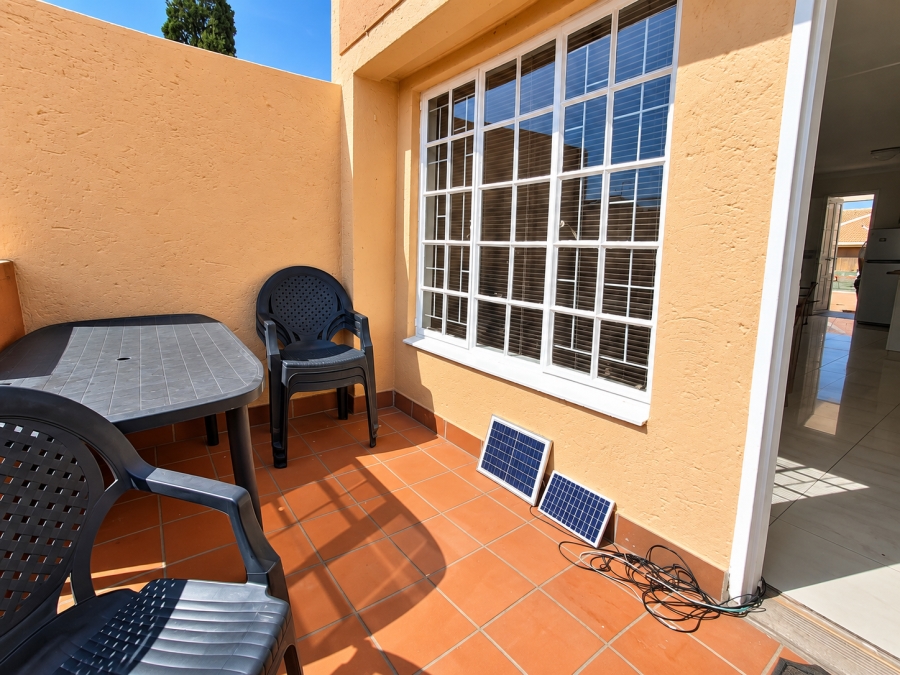 2 Bedroom Property for Sale in Farrarmere Gauteng