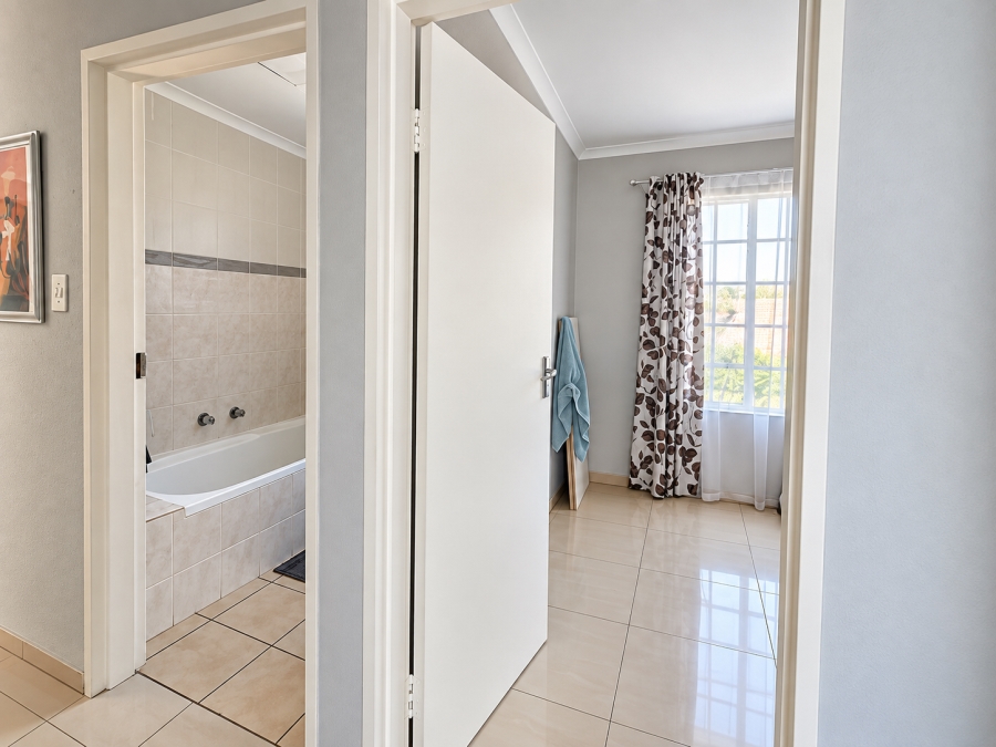 2 Bedroom Property for Sale in Farrarmere Gauteng