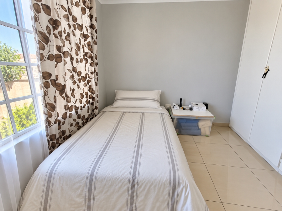 2 Bedroom Property for Sale in Farrarmere Gauteng
