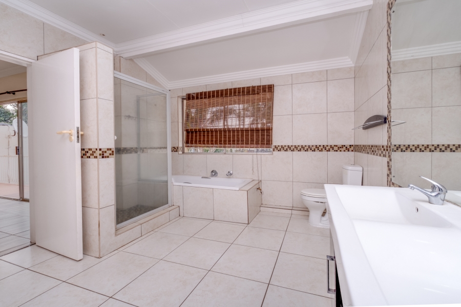 To Let 4 Bedroom Property for Rent in Sunninghill Gauteng